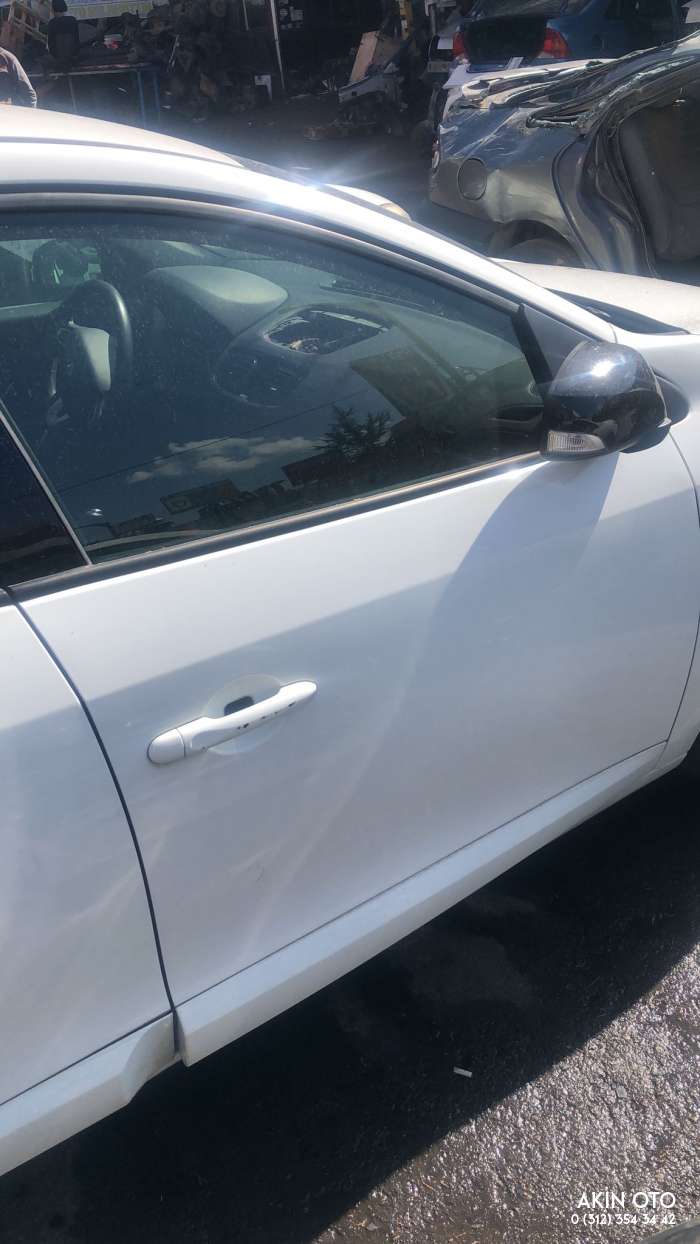 Renault Fluence Çıkma Beyaz Hatasız Sağ Ön Kapı