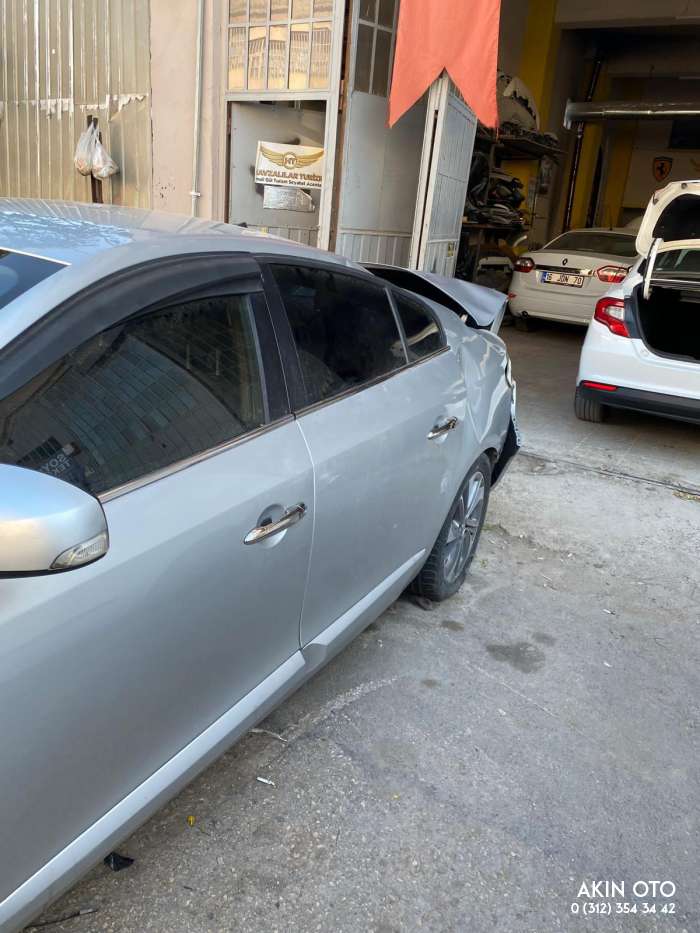 Renault Fluence Çıkma Orijinal Hatasız Sol Ön Kapı
